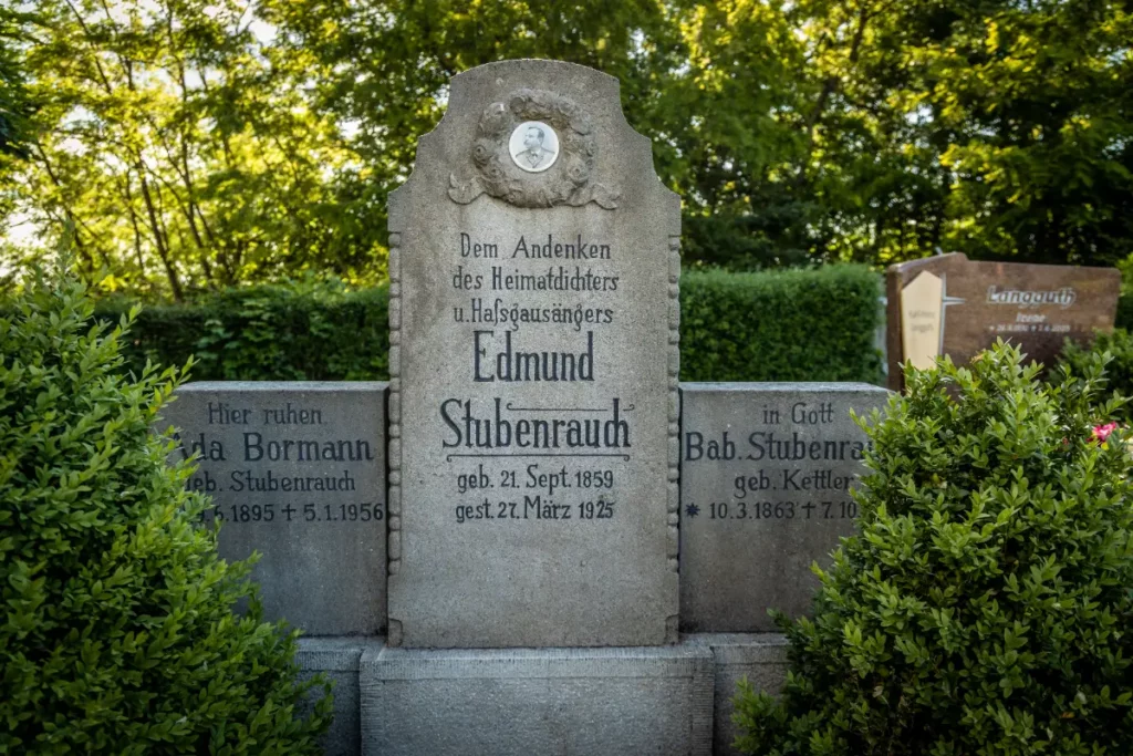 Grab des Hellinger Heimatdichers Edmund Stubenrauch (Folker Bergmann)